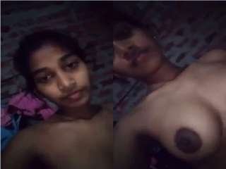 Lonely chick reveals her body and