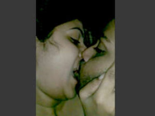 Indian schoolteacher gives her