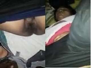 Desi lady indulges in naked selfies and