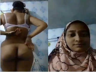 Uber-cute Indian woman flaunts her butt