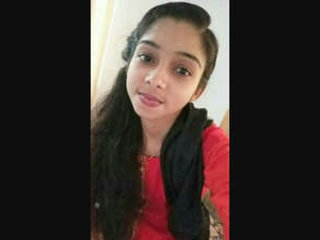 Indian girl gets nude and chats filthy