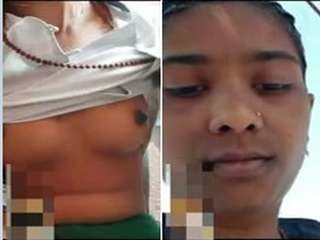 Indian gal with smallish boobies and
