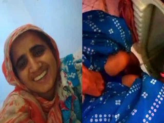 A hillbilly Bhabhi takes selfies while