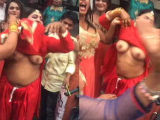 Brit Pakistani wifey gives blowage in