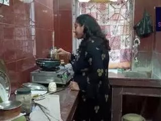 Indian aunty's don gets filled with