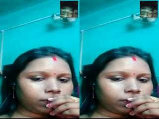 Desi bhabhi unsheathes her massive arse