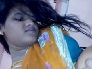 Indian bhabhi in sari gets crazy in solo