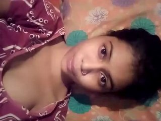 Ultra-cute Indian chick flaunts her puny
