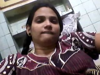 Hot Desi wifey Maya flaunts her face in