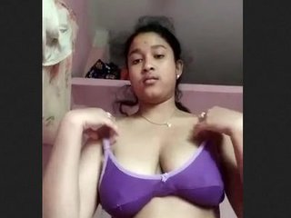 Big-chested Indian woman flaunts her