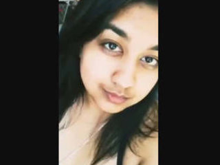 Obese gf taunts her soft booty and then