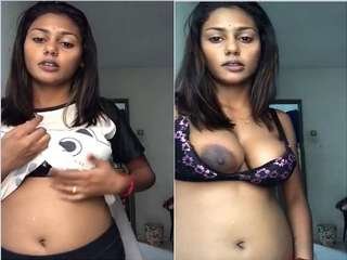 Cute Tamil chick reveals her natural  in