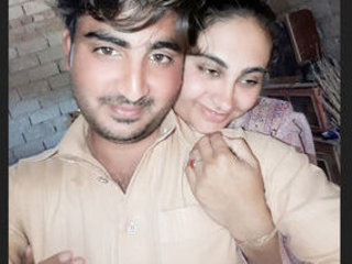 Paki wifey gets penetrated in apartment