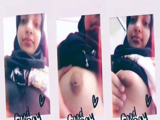 a edible hijabi chick flaunt her