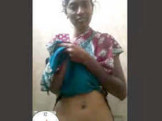 Indian bhabhi's fat bumpers on show in