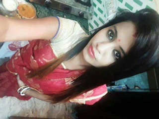 Indian dame gives a dt to her boyfriend