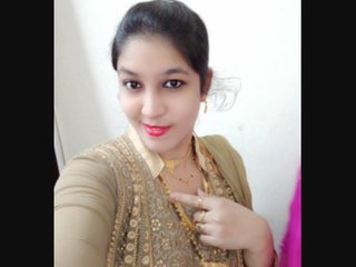 Stunning bhabhi in sizzling MMS