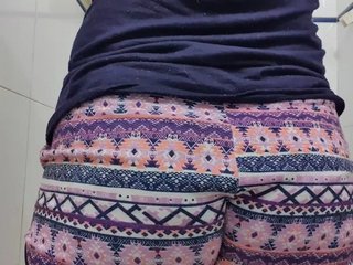 Punjabi wifey flaunts her thick butt and